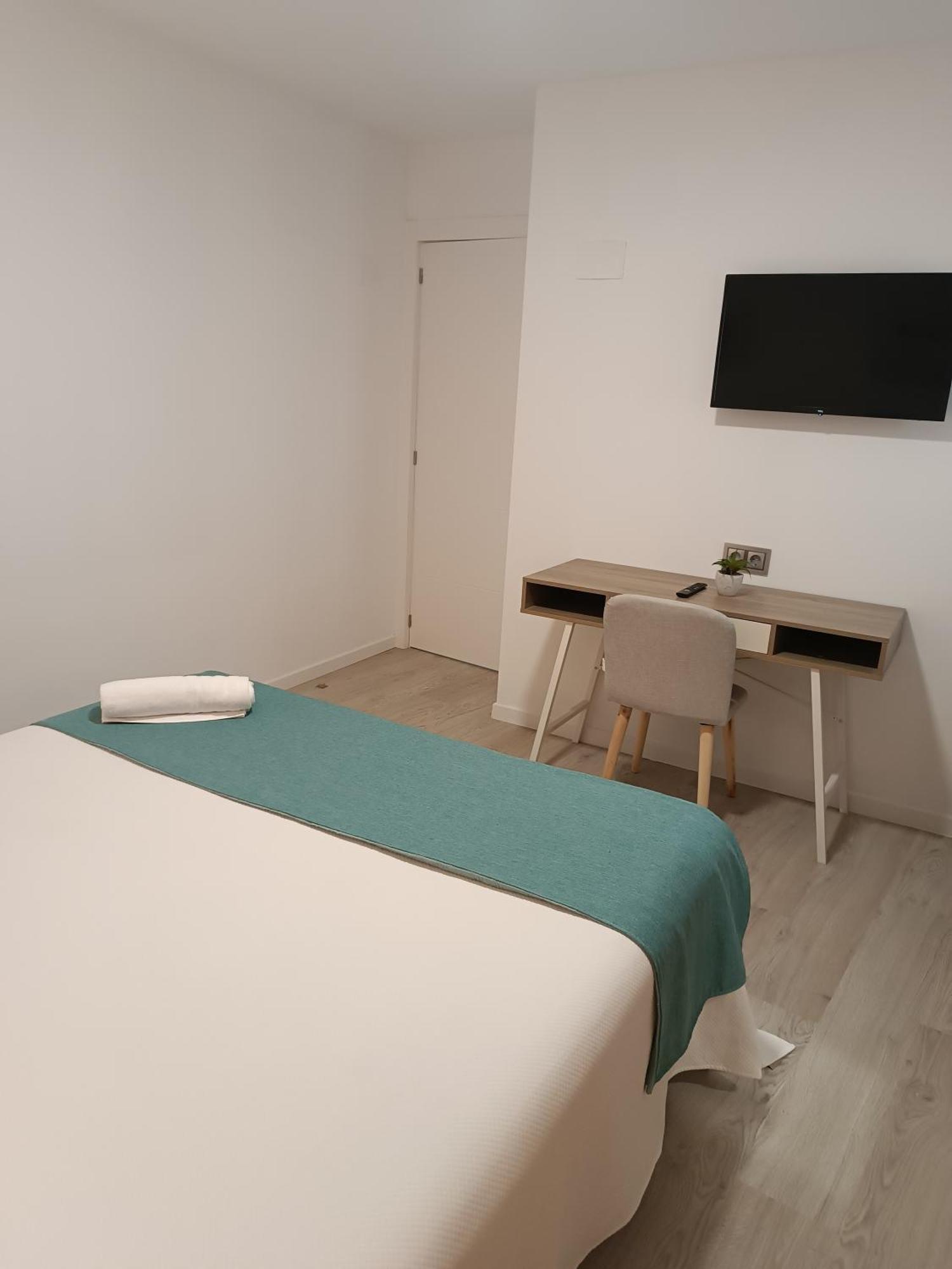 Apartamentos Turisticos Avila Puerta Del Puente 1-3 Exterior photo