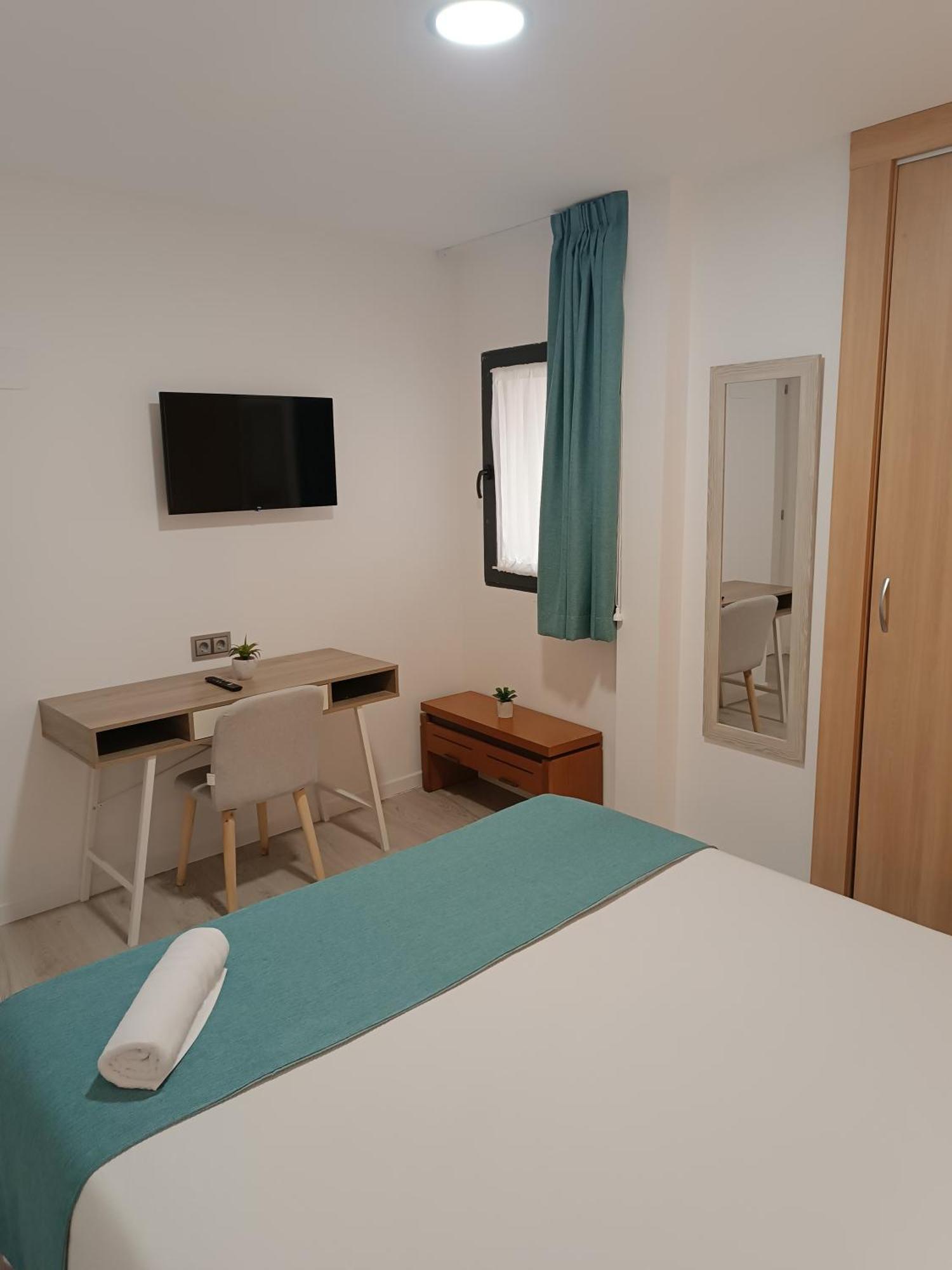 Apartamentos Turisticos Avila Puerta Del Puente 1-3 Exterior photo